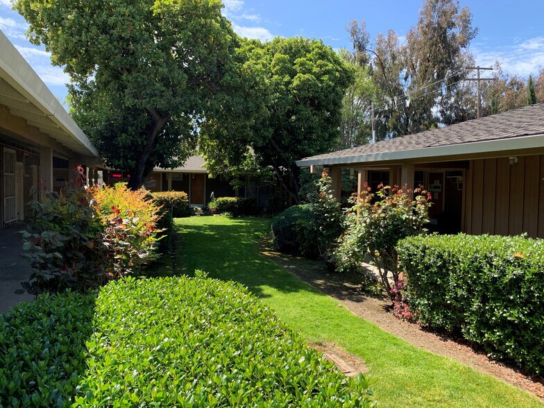 665 S Knickerbocker Dr, Sunnyvale, CA à louer - Photo du bâtiment - Image 3 de 4