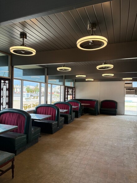 10630 New Church Rd, Dallas, TX à vendre - Photo principale - Image 2 de 8