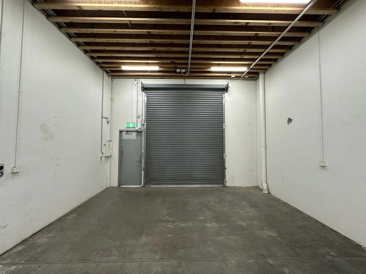 34 Wirraway Drive, Port Melbourne, VIC 3207 - Unité 2 - - Photo intérieure - Image 1 of 5