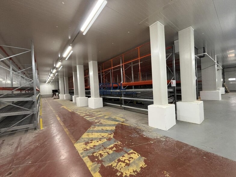 Industrial in Thiais for lease - Interior Photo - Image 3 of 14
