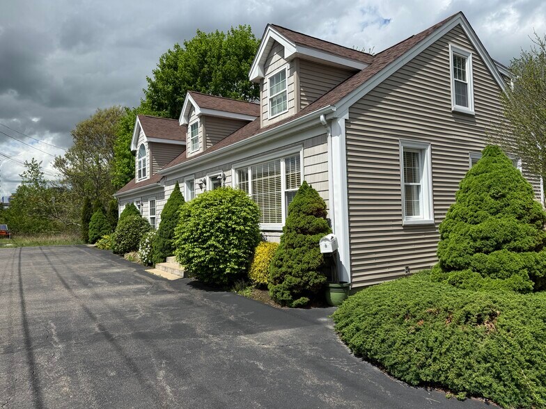 980 Eddie Dowling Hwy, North Smithfield, RI à vendre - Photo du bâtiment - Image 2 de 20