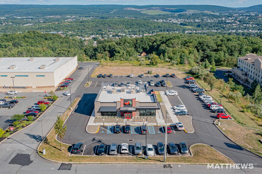 3905 Commerce Blvd, Dickson City, PA à vendre - Photo du bâtiment - Image 2 de 3