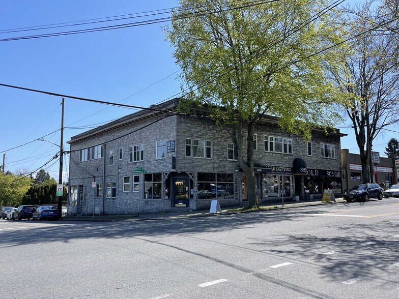 8212-8218 Greenwood Ave N, Seattle, WA à vendre - Photo du bâtiment - Image 2 de 16