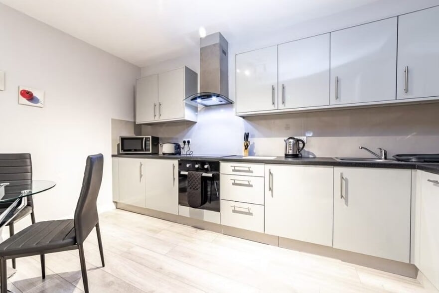 51 Eccleston St, St Helens for sale - Interior Photo - Image 2 of 7