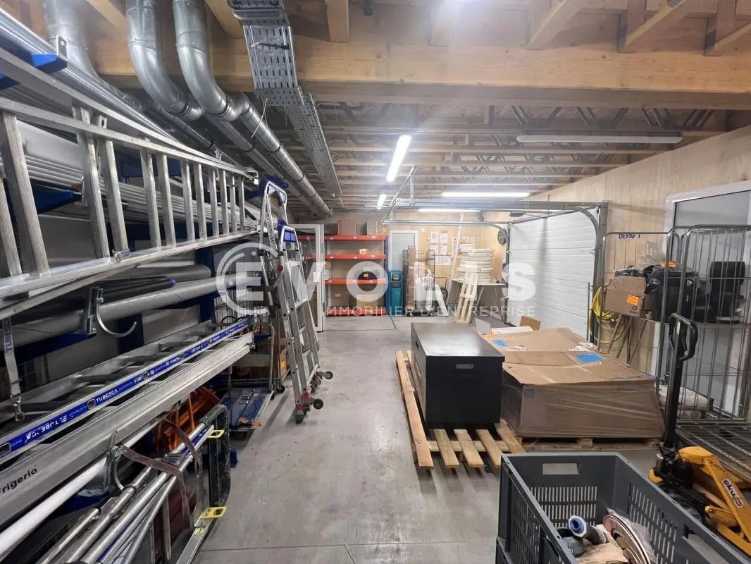 Flex in Saint-Maur-des-Fossés for sale Building Photo- Image 1 of 11