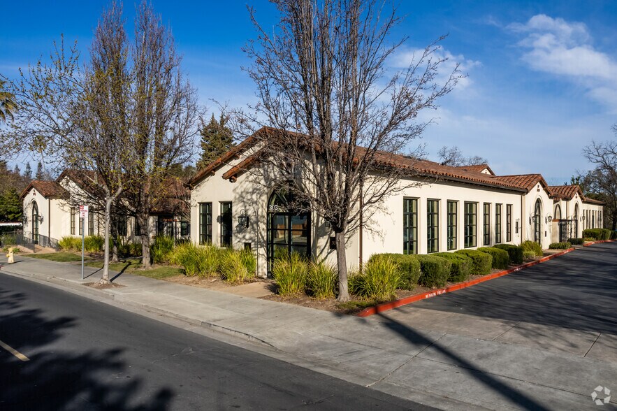301-325 Ray St, Pleasanton, CA à vendre - Photo du bâtiment - Image 1 de 8