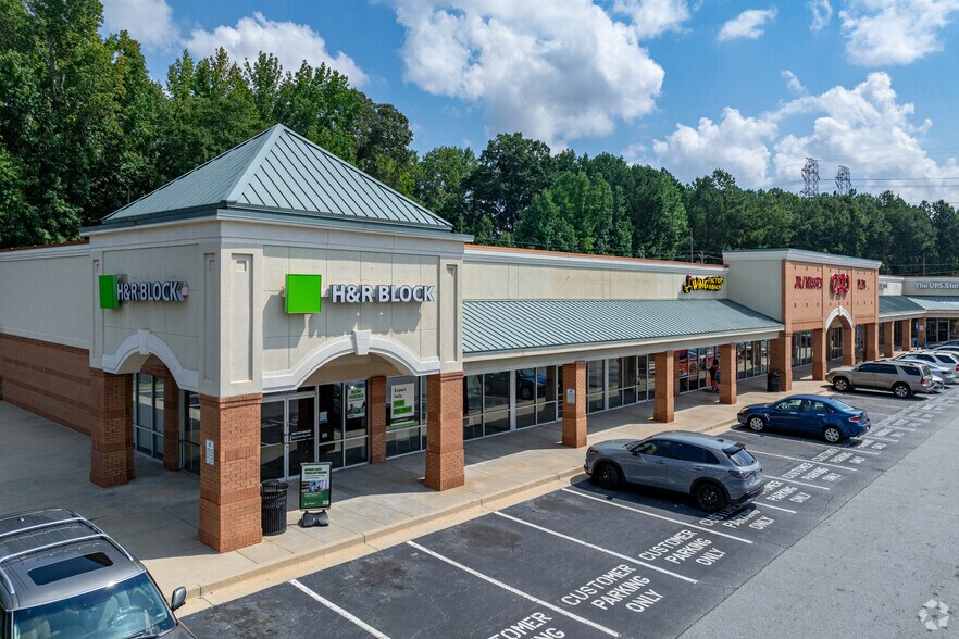 5656-5664 Jonesboro Rd, Lake City, GA à louer - Photo du bâtiment - Image 2 de 6