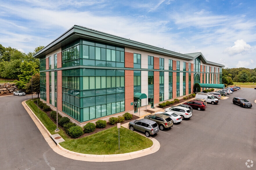 19415 Deerfield Ave, Lansdowne, VA for lease - Primary Photo - Image 1 of 18