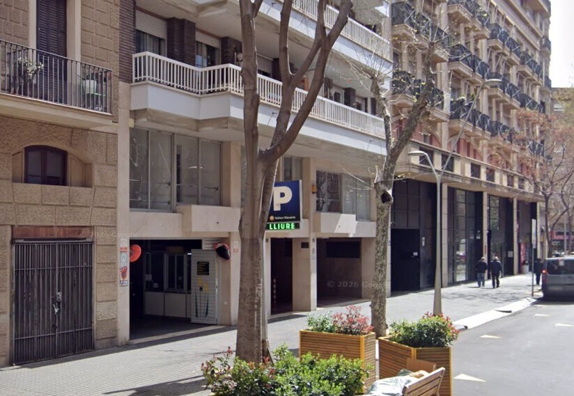Immeuble residentiel dans Barcelone, Barcelona à vendre - Photo intérieure - Image 2 de 3
