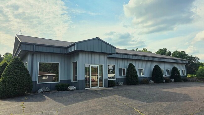 More details for 1210 Mansfield St, Chippewa Falls, WI - Retail for Sale