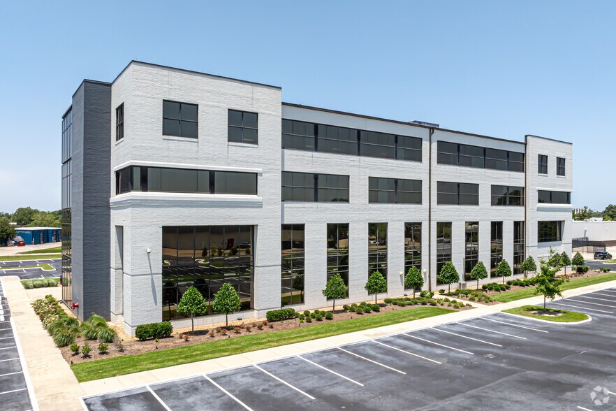 4455 American Way, Baton Rouge, LA à louer - Photo du bâtiment - Image 2 de 11