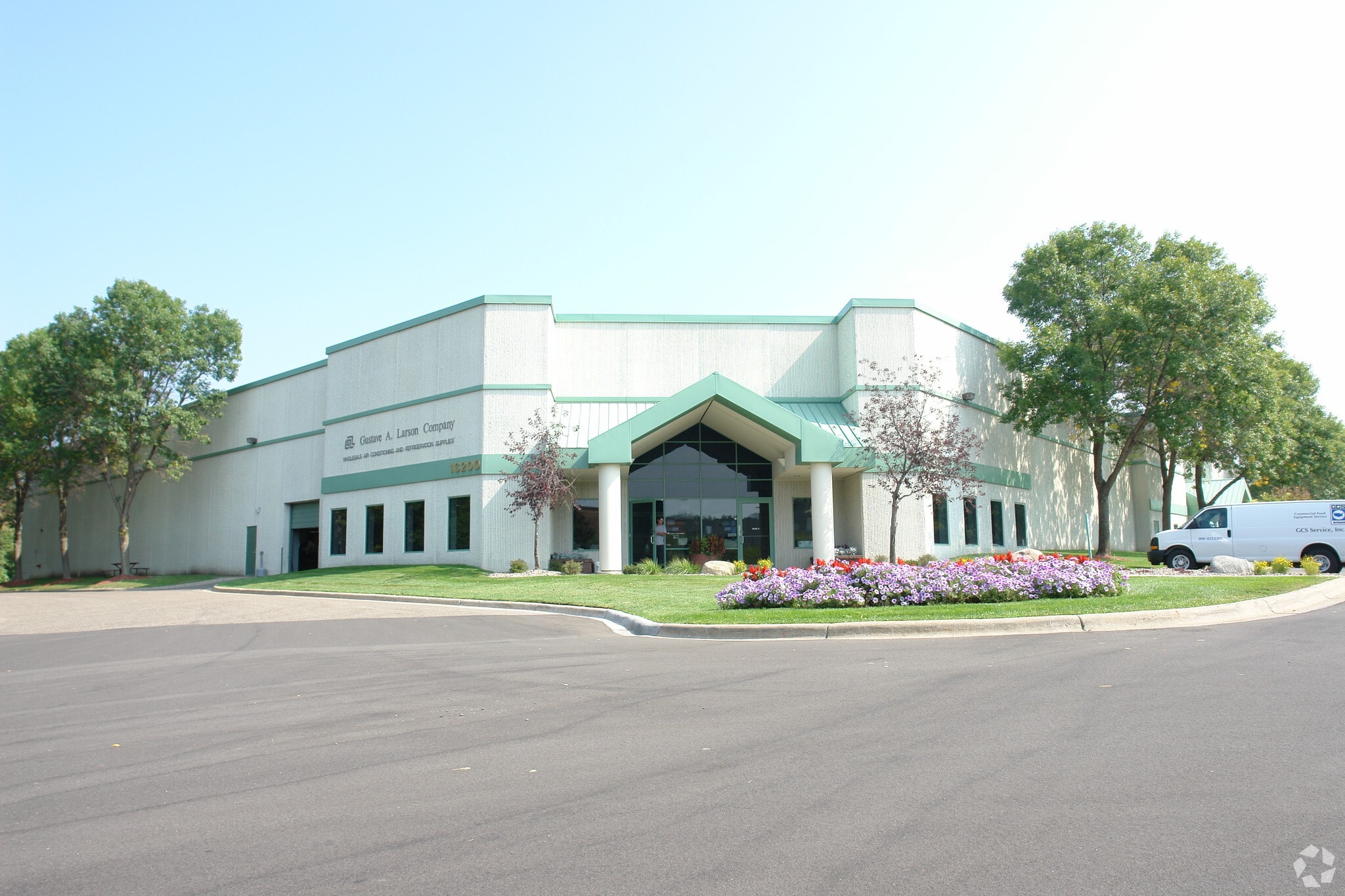 13200 N 10th Ave, Plymouth, MN for lease Primary Photo- Image 1 of 5
