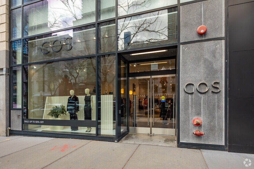 46 E Oak St, Chicago, IL à louer - Photo du bâtiment - Image 2 de 4