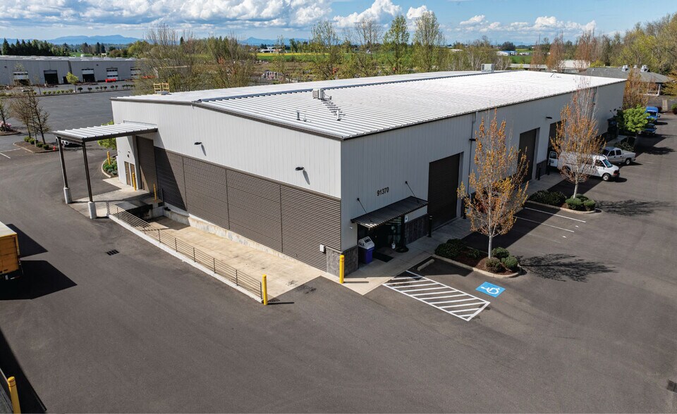 91370 N Coburg Industrial Way, Coburg, OR à louer - Photo du bâtiment - Image 2 de 9