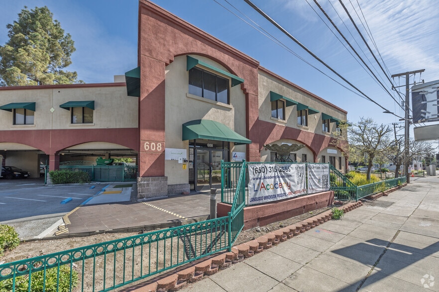 608 N El Camino Real, San Mateo, CA à louer - Photo du bâtiment - Image 3 de 6