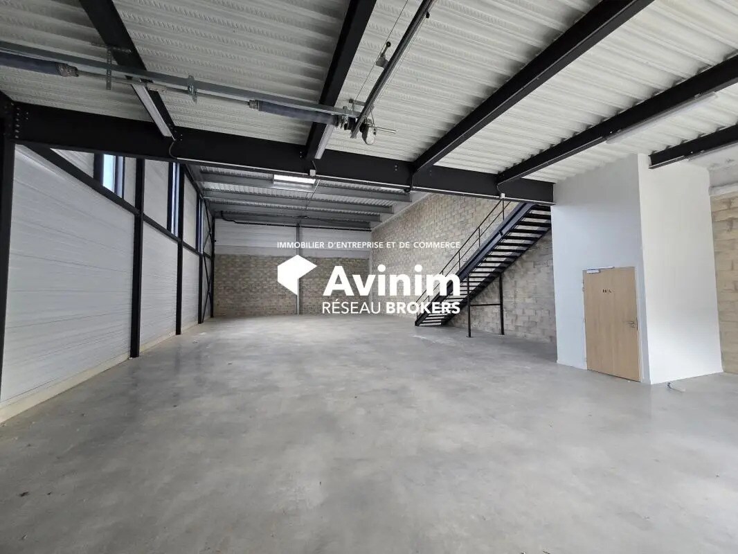 Industrial in Éragny for lease Interior Photo- Image 1 of 5