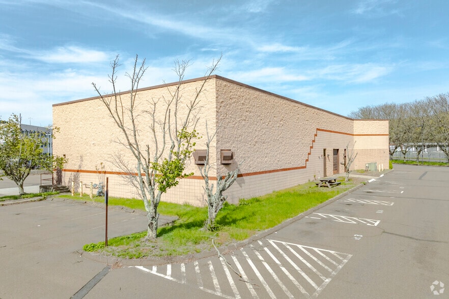 10 Middletown Ave, North Haven, CT for lease - Primary Photo - Image 1 of 34