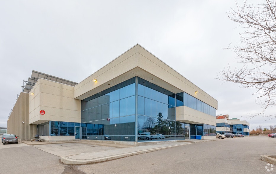 35 Minthorn Blvd, Markham, ON for lease - Primary Photo - Image 1 of 18