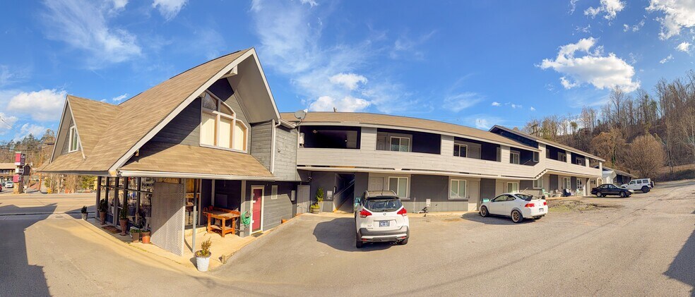 402 E Parkway, Gatlinburg, TN à vendre - Photo du bâtiment - Image 3 de 5