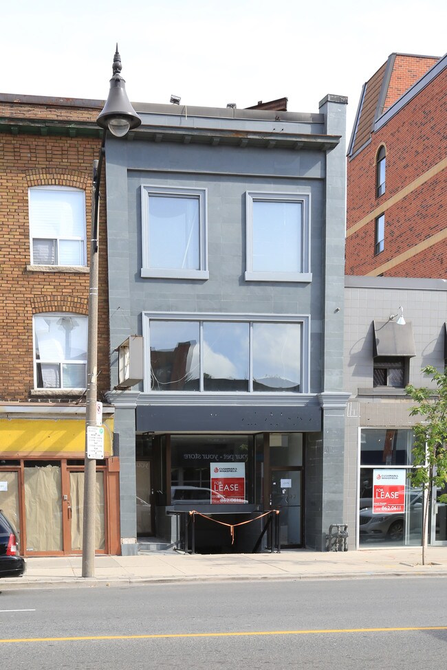 Plus de détails pour 2579 Yonge St, Toronto, ON - Commerce de détail à louer