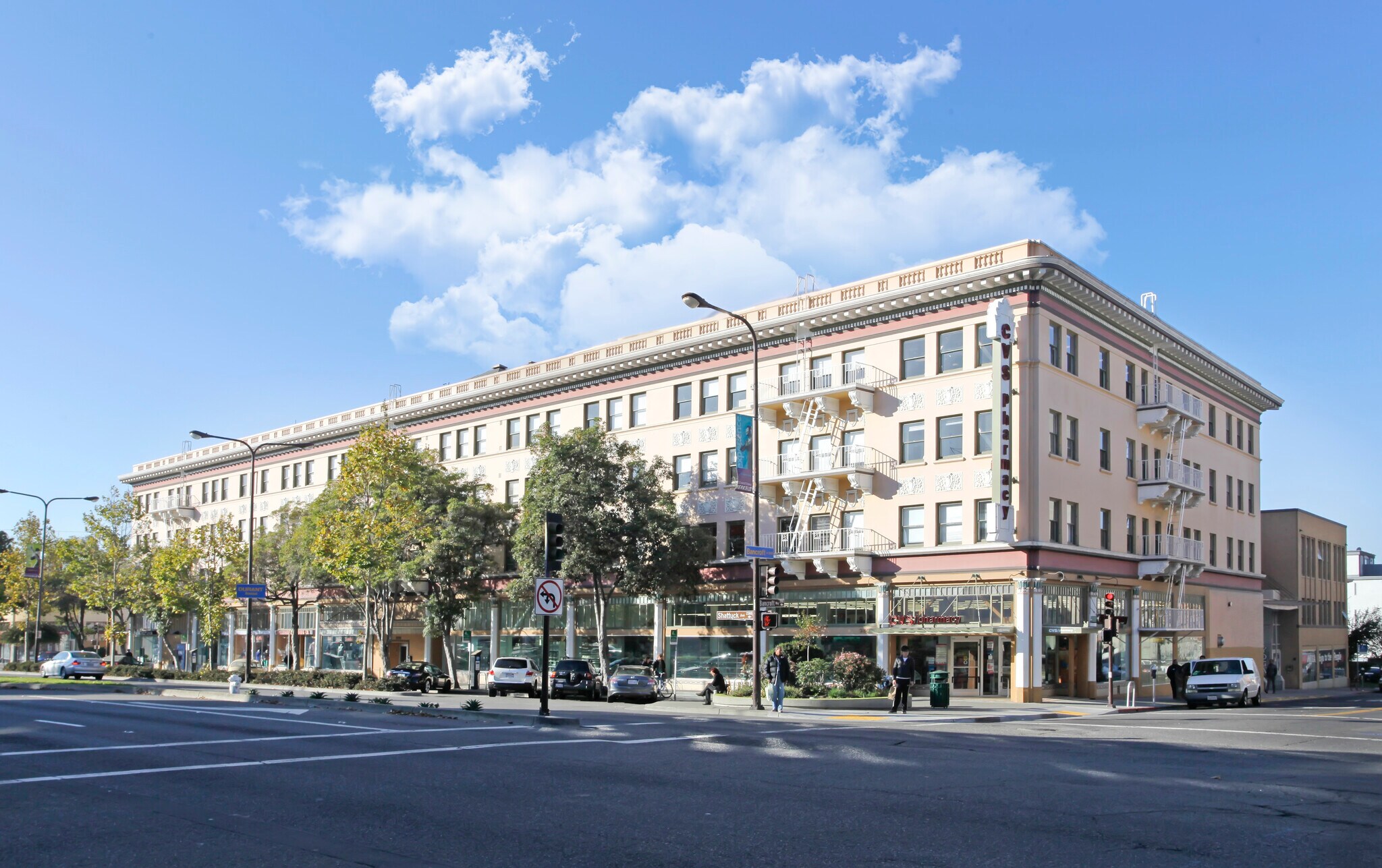 2300 Shattuck Ave, Berkeley, CA à louer Photo du bâtiment- Image 1 de 2