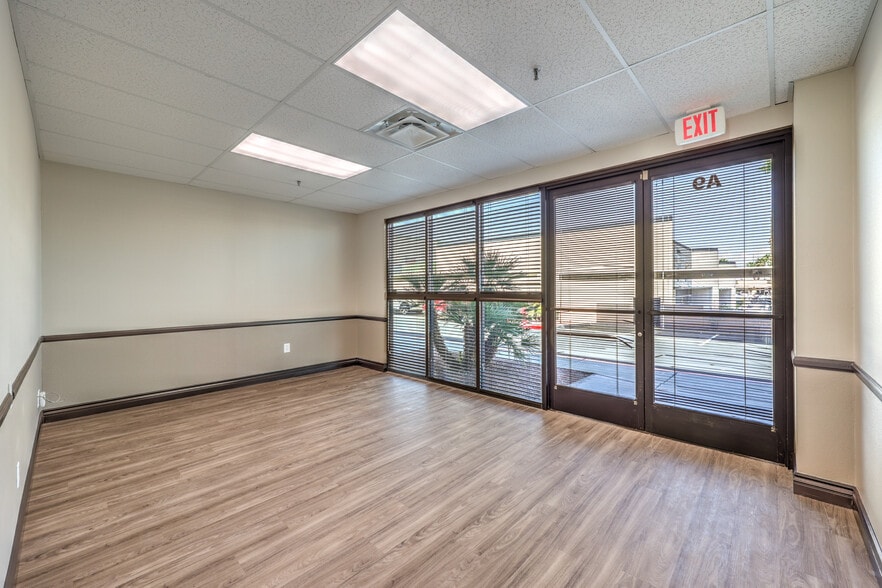 4270 S Decatur Blvd, Las Vegas, NV for lease - Building Photo - Image 3 of 15