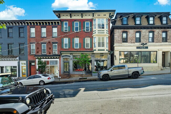 Plus de détails pour 27 S Main St, Phoenixville, PA - Commerce de détail à louer
