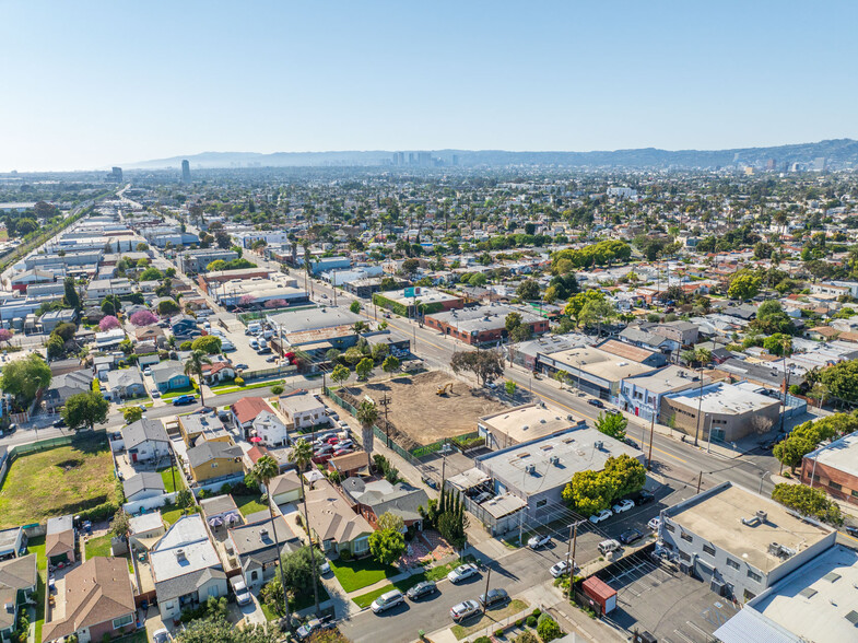 ± 30,000 SF DEVELOPABLE LAND FOR SALE portfolio of 3 properties for sale on LoopNet.ca - Aerial - Image 3 of 4