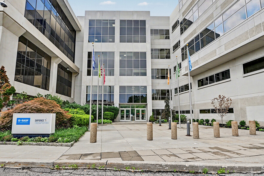 500 White Plains Rd, Tarrytown, NY for sale - Building Photo - Image 2 of 15