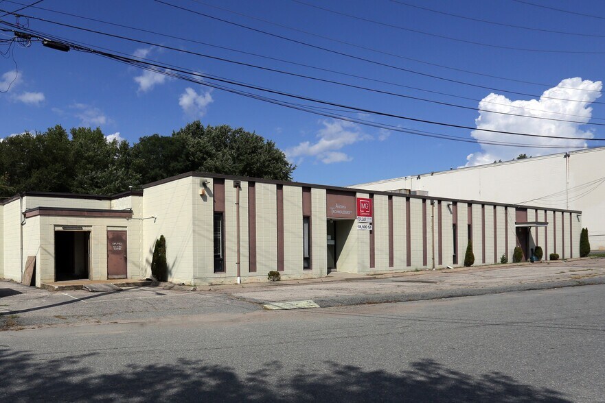 15 Industrial Rd, Cranston, RI à vendre - Photo du bâtiment - Image 2 de 5