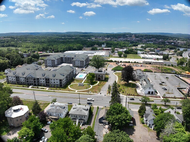 Main St, Portland, CT à louer - Communauté Matterport - Image 2 de 34