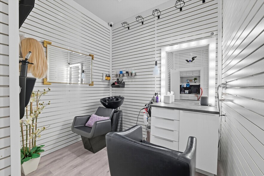 450 W Harwood Rd, Hurst, TX à vendre - Photo du bâtiment - Image 3 de 39
