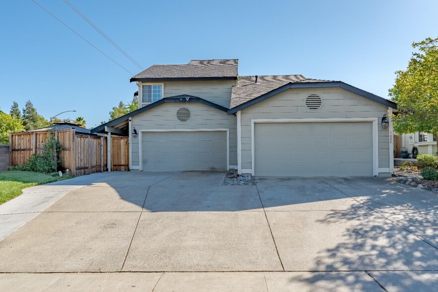 1001 Cirby Oaks Way, Roseville, CA for sale - Primary Photo - Image 1 of 11