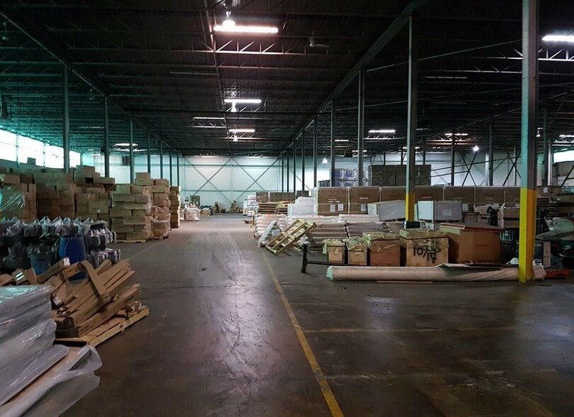 5900 Thorold Stone Rd, Niagara Falls, ON à louer - Photo intérieure - Image 3 de 3