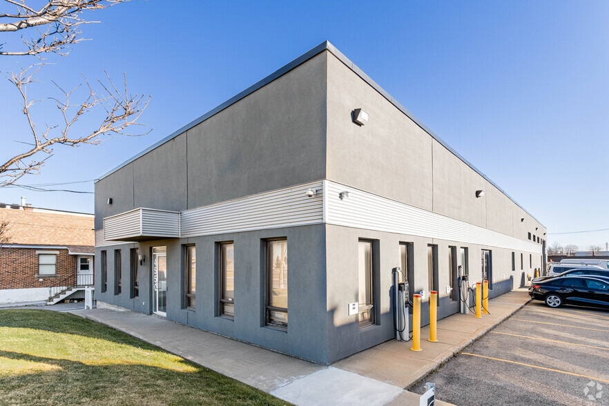 4590-4600 Boul De La Côte-Vertu, Saint-Laurent, QC for lease - Building Photo - Image 3 of 6