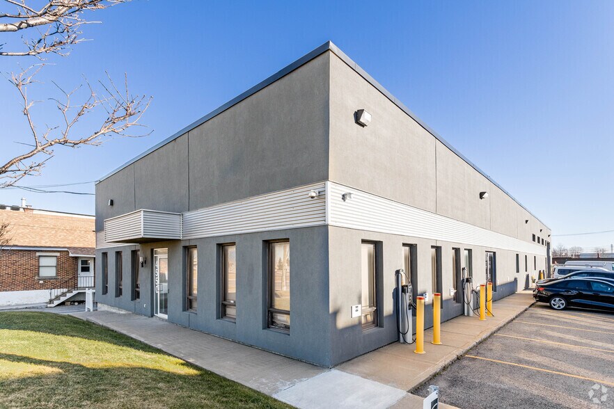 4590-4600 Boul De La Côte-Vertu, Saint-Laurent, QC à louer - Photo du bâtiment - Image 3 de 6