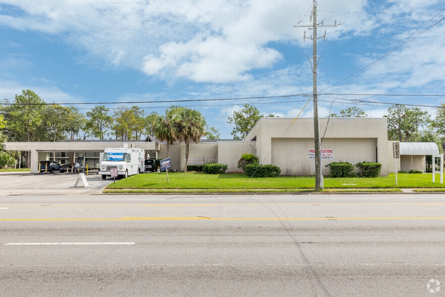 5730 University Blvd W, Jacksonville, FL à louer - Photo principale - Image 1 de 23