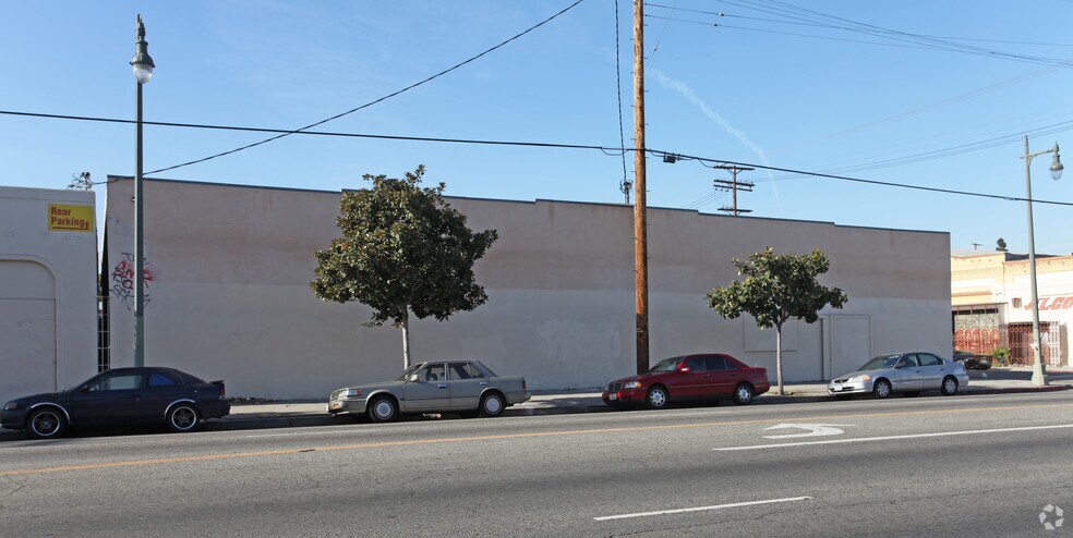 3101 S Main St, Los Angeles, CA à louer - Photo du bâtiment - Image 3 de 9