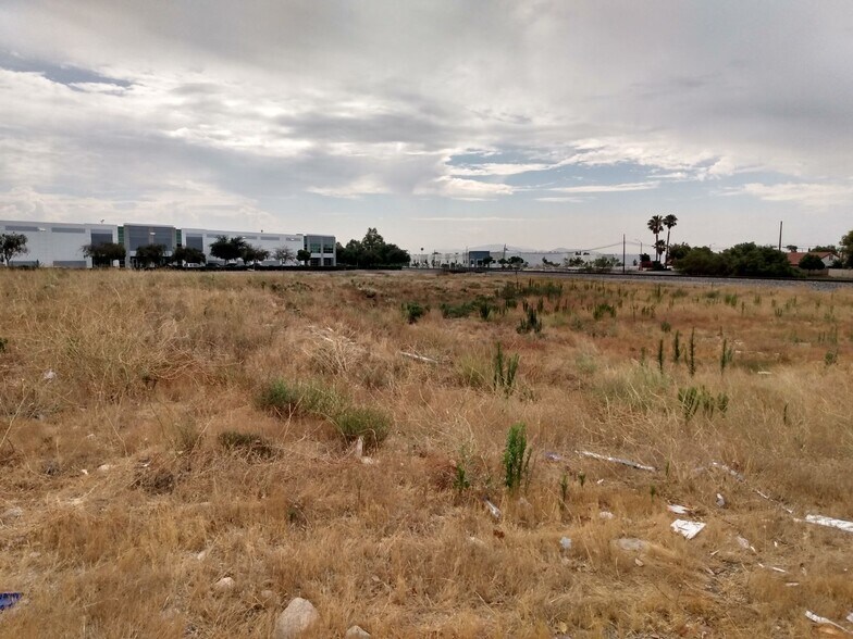 8825 Vineyard Ave, Rancho Cucamonga, CA for sale - Building Photo - Image 1 of 9