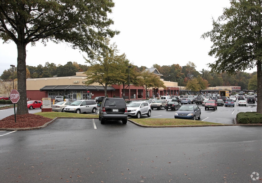 1100 Johnson Ferry Rd, Marietta, GA à louer - Photo du bâtiment - Image 2 de 8