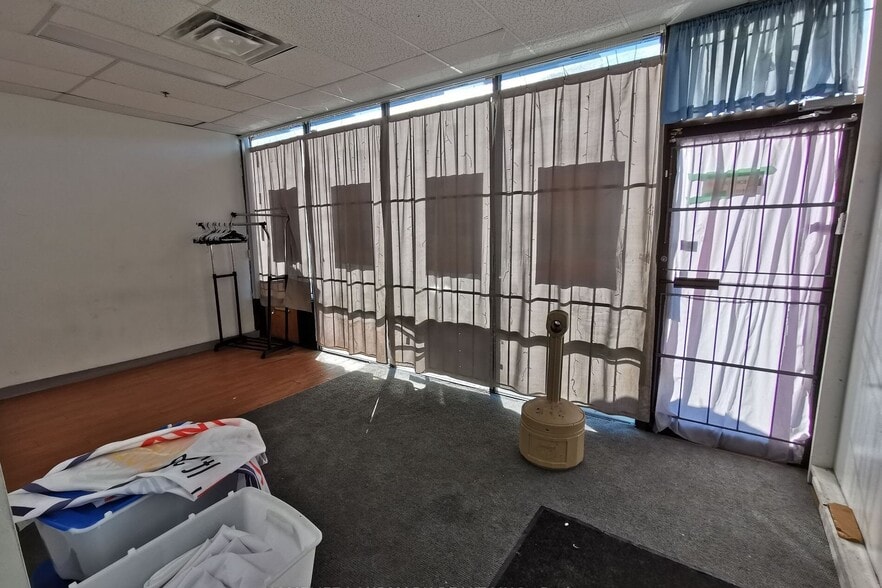 50 Weybright Ct, Toronto, ON for lease - Interior Photo - Image 2 of 3