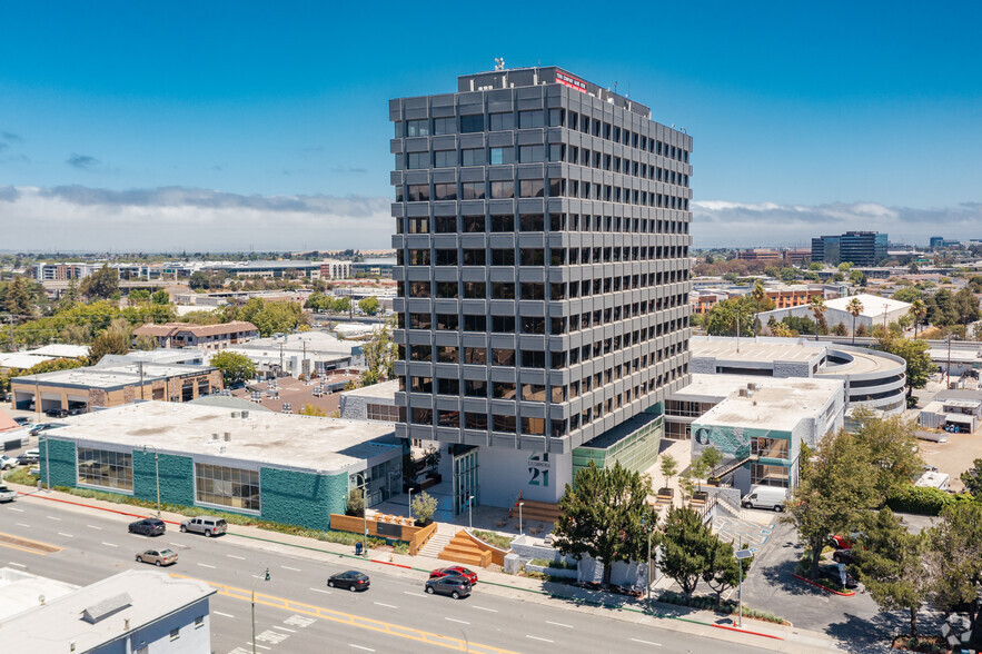 2121 S El Camino Real, San Mateo, CA à louer - Photo du bâtiment - Image 1 de 27