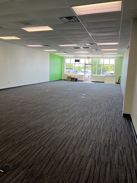 1020 W Fulton St, Waupaca, WI for lease - Building Photo - Image 3 of 17