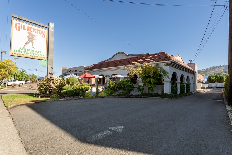 1347 NE Stephens St, Roseburg, OR for sale - Building Photo - Image 3 of 34