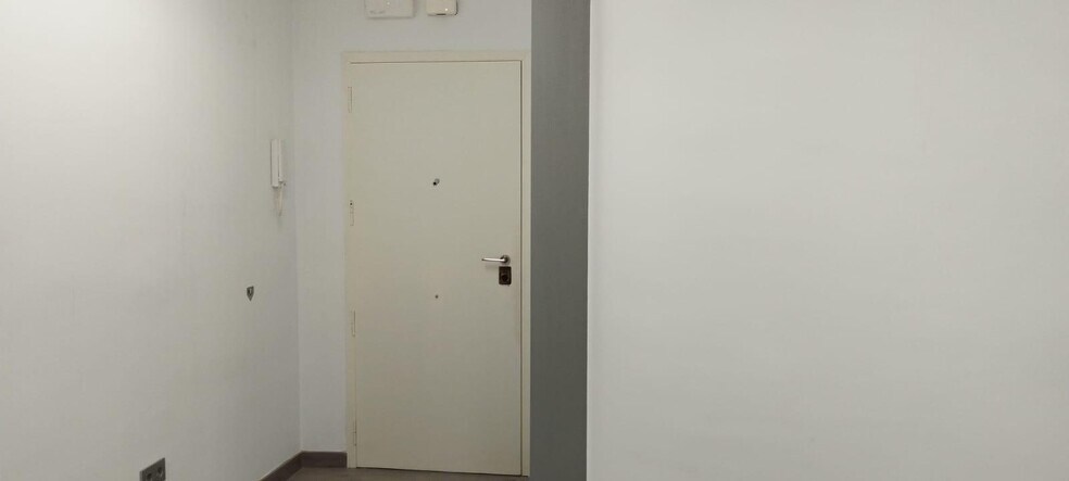 Bureau dans Manresa, Barcelona à louer - Photo du bâtiment - Image 2 de 4