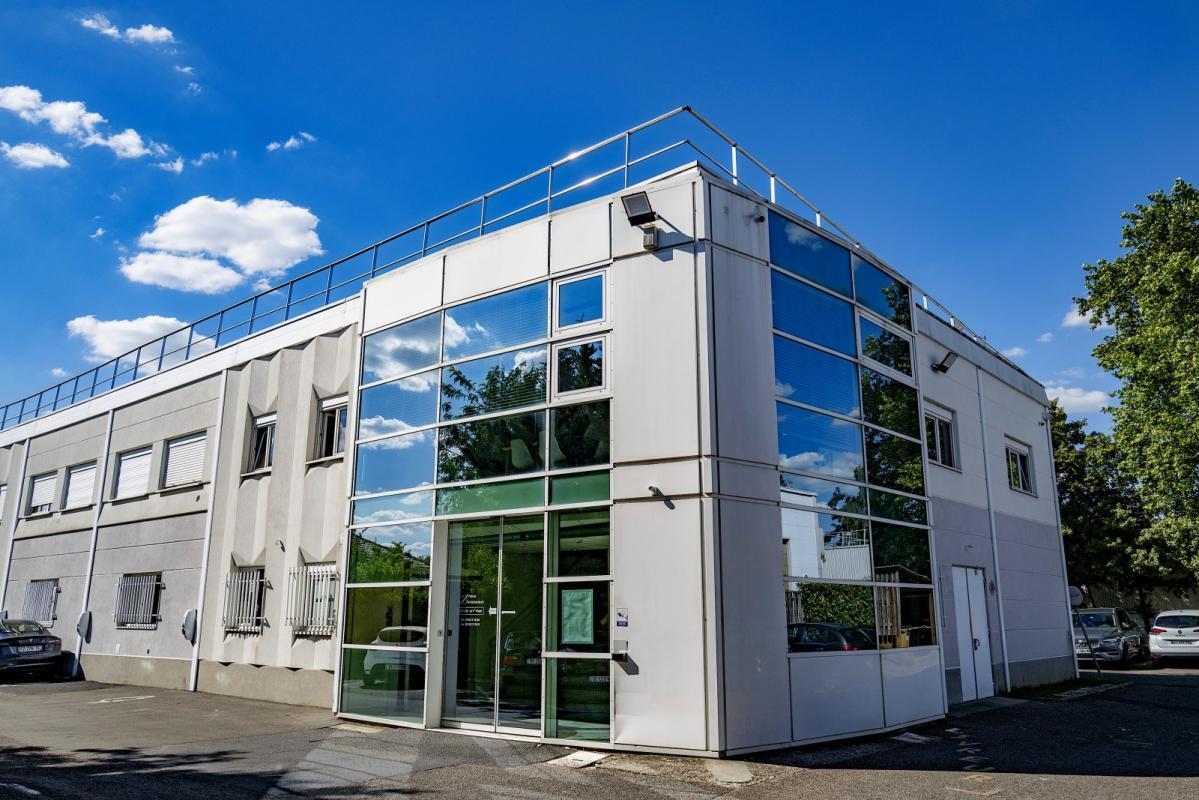 Office in Montesson for lease Building Photo- Image 1 of 15