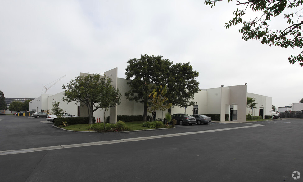 10530-10574 Bechler River Ave, Fountain Valley, CA for lease - Primary Photo - Image 1 of 3