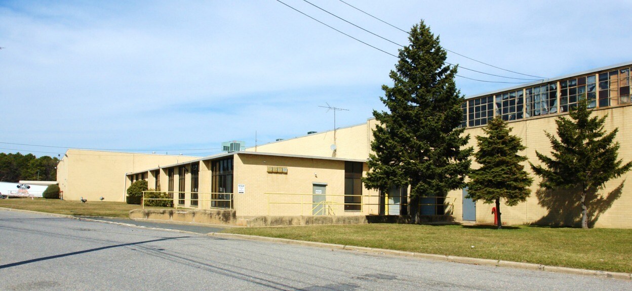 5 Inez Dr, Bay Shore, NY for lease Building Photo- Image 1 of 6