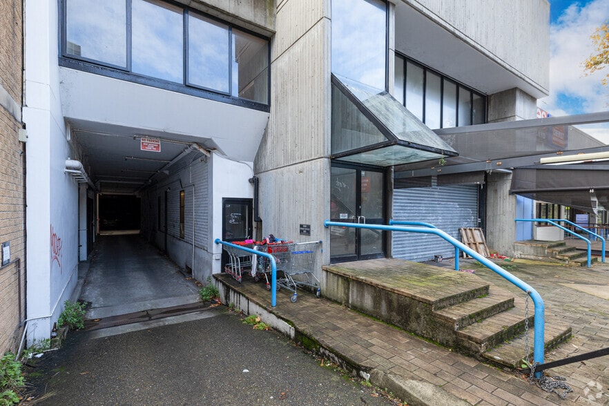 22 Howard Ave, Dee Why for sale - Building Photo - Image 2 of 4