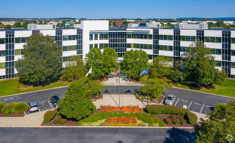 7535 Windsor Dr, Allentown, PA à louer - Photo du bâtiment - Image 2 de 25